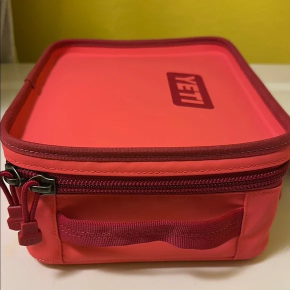 YETI daytrip Lunch box nwt - Picture 9 of 9